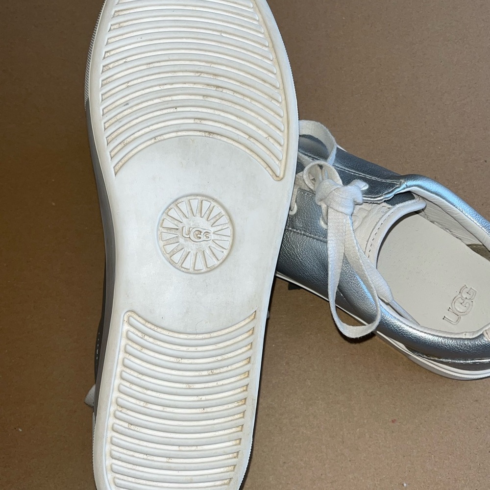 Final Price! UGG Women's Zilo Metallic Silver Sneakers - Picture 9 of 11